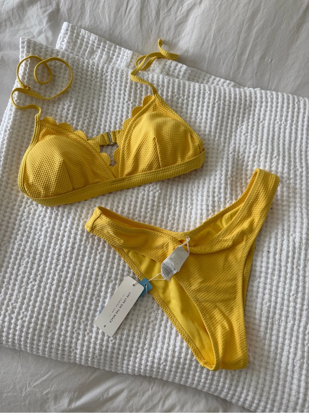 Cupshe Yellow Textured Bikini Set with Scalloped Trim *new with tags*